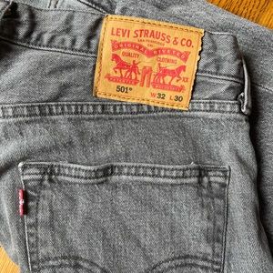 Mens Levi jeans black washed size 32/30